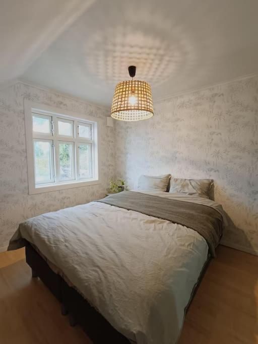 Charming House In Ulsteinvik With Free Parking Villa Exterior foto